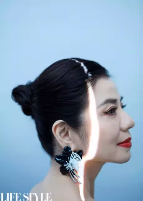美了一輩子的女人!62歲鍾楚紅「拍雜誌封面」太驚艷,一個皺紋都優雅!