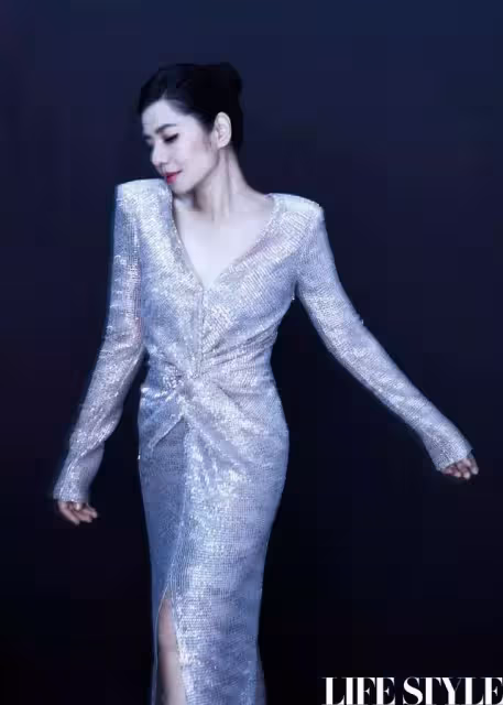 美了一輩子的女人!62歲鍾楚紅「拍雜誌封面」太驚艷,一個皺紋都優雅!