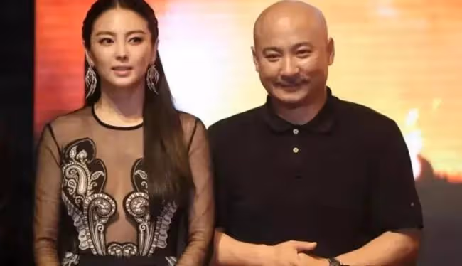 狂扇汪小菲耳光，踢王全安車門，劃傷袁巴元，張雨綺到底經歷了啥