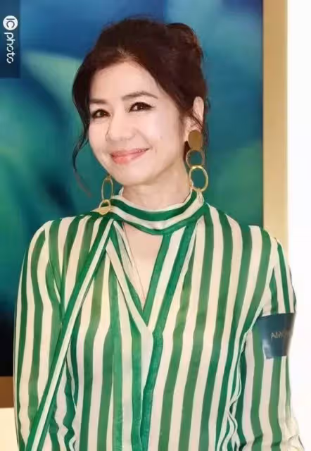 美了一輩子的女人!62歲鍾楚紅「拍雜誌封面」太驚艷,一個皺紋都優雅!