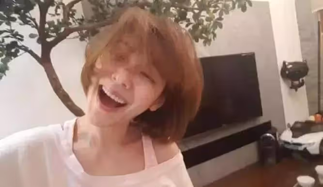 小S曬生活照意外暴露「千萬豪宅」內景！ 客廳裝修簡約十分接地氣，看到餐廳：這是最奢華的地方