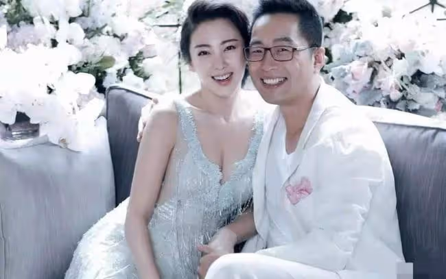 狂扇汪小菲耳光，踢王全安車門，劃傷袁巴元，張雨綺到底經歷了啥