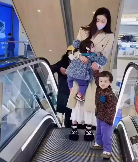 女孩瞞著母親,做試管嬰兒生下三胞胎,沒有結婚打算:喪偶式婚姻不如不要