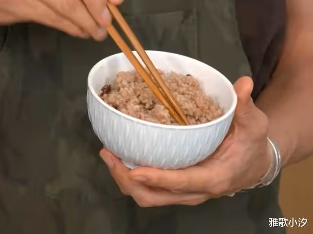 49歲木村拓哉,上電視節目秀廚藝,大方分享5道「木村家料理」!