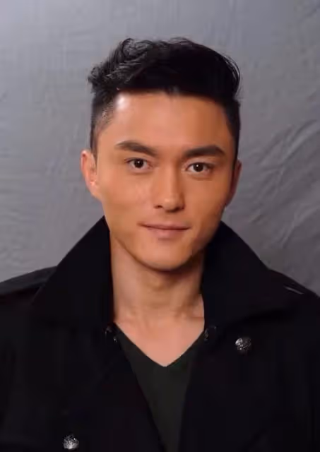 香港疫情嚴峻!知名男星攜女友做志願者,為確診病人送物資做核酸