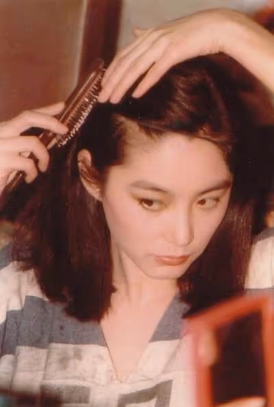 67歲林青霞隱退生活多年,擁有11億大如皇宮豪宅「三菲傭為其梳辮」,面對20年情感糾纏與半年閃婚:並不後悔當初的決定