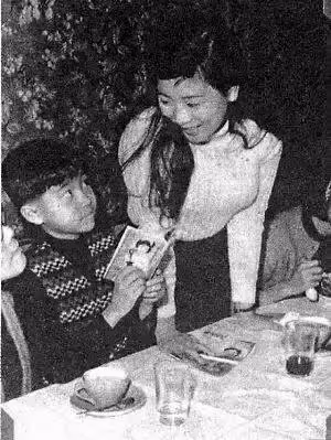陳百強媽媽姚玉梅:在兒子葬禮上哭成淚人,他英年早逝刺痛了我心