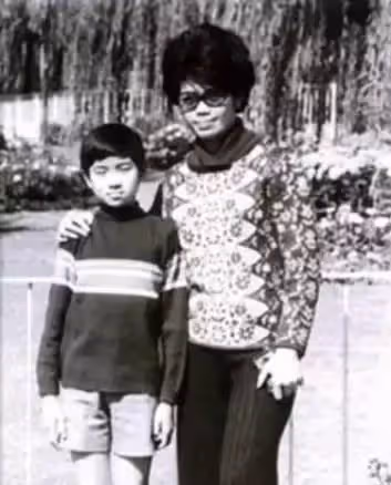 陳百強媽媽姚玉梅:在兒子葬禮上哭成淚人,他英年早逝刺痛了我心