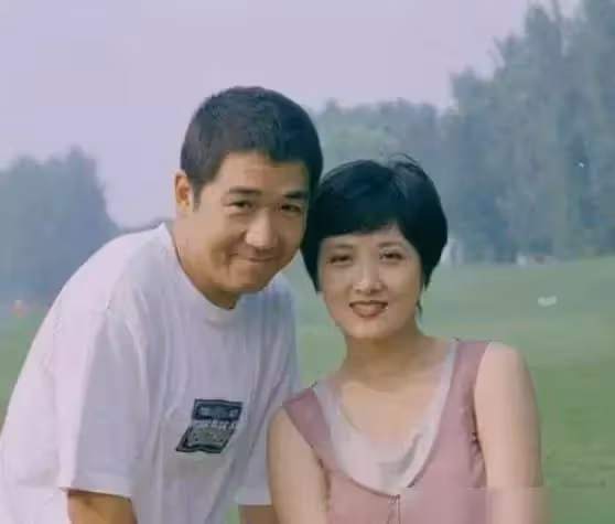 婚後丈夫出軌！原配含淚「提出一要求」轉身退出　丈夫愧疚凈身出戶「與小三結婚32年」不生子
