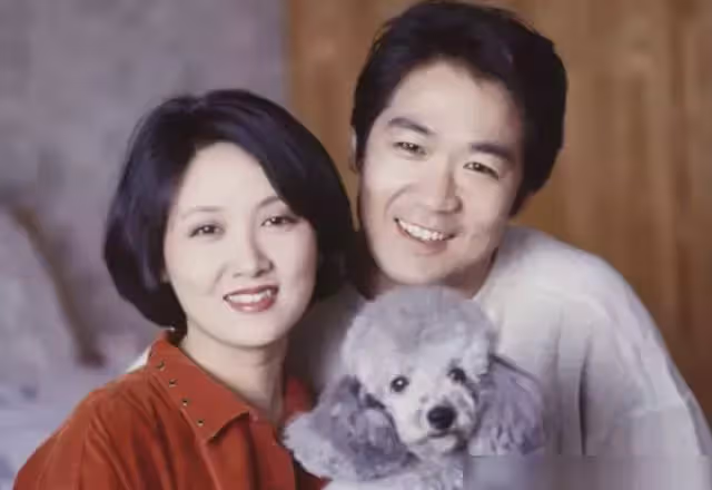 婚後丈夫出軌！原配含淚「提出一要求」轉身退出　丈夫愧疚凈身出戶「與小三結婚32年」不生子