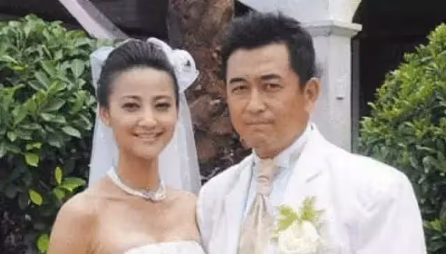 她三年內結兩次婚!被前夫罵「噁心」 與前夫好兄弟二婚「生活幸福」被寵上天