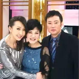 「大家都羨慕我嫁給陽帆!」Julie委屈曝「他在家是另一個人」 結婚25年「攤牌拯救婚姻」: 壓力太大