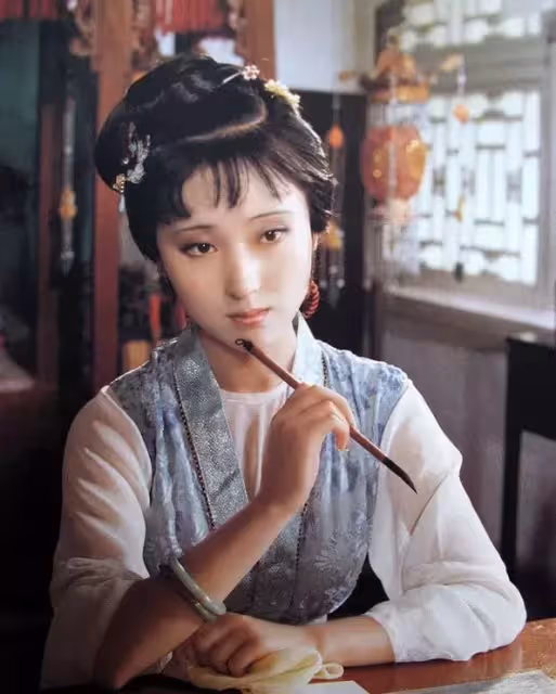 與佛結緣!她演活了林黛玉「歷經兩段婚姻」 棄上億資產剃度出家「患癌拒絕治療」42歲香消玉殞 !