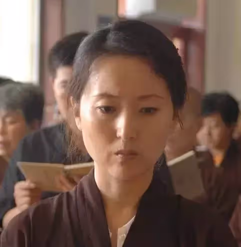 與佛結緣!她演活了林黛玉「歷經兩段婚姻」 棄上億資產剃度出家「患癌拒絕治療」42歲香消玉殞 !