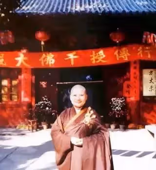 一心向佛！昔歌壇一姐事業巔峰「銷聲匿跡」入空門　一生「不婚不生」卻很幸福：我回家了