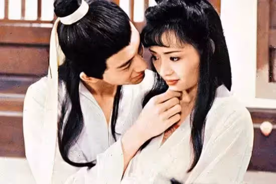 巔峰時為愛隱退！不婚不生「相戀26年男友」意外走後　拒絕高額遺產「今52歲單身一人」與狗狗相伴