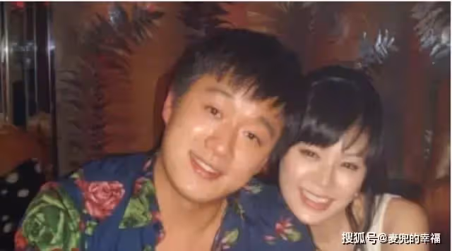 甜蜜低調師生戀!他走紅後「娶自己老師」 結婚13年零緋聞「超寵愛妻子」一家五口幸福美滿