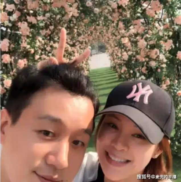 甜蜜低調師生戀!他走紅後「娶自己老師」 結婚13年零緋聞「超寵愛妻子」一家五口幸福美滿