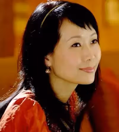 打敗林青霞兩封影后!嫁初戀34年「選擇頂客」不生育 「老公8次出軌」反替夫說話:他成就了我