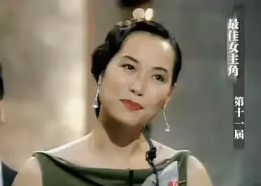 打敗林青霞兩封影后!嫁初戀34年「選擇頂客」不生育 「老公8次出軌」反替夫說話:他成就了我