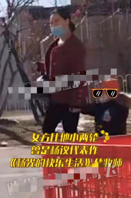 楊少華兒子風波後首發聲,與原配牽手秀恩愛,疑否認出軌有私生子