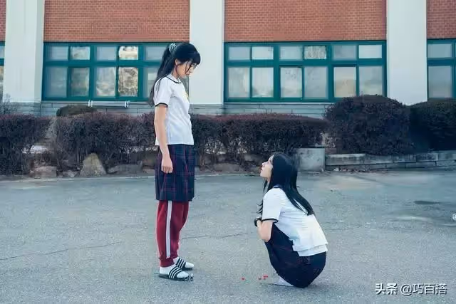 看金泰梨穿搭又漲知識了!日常私服灑脫又大氣,一點不像31歲的人