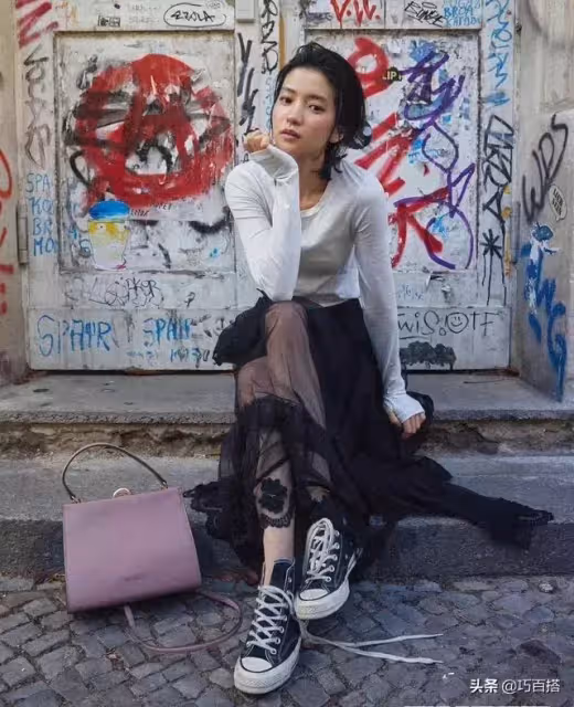 看金泰梨穿搭又漲知識了!日常私服灑脫又大氣,一點不像31歲的人