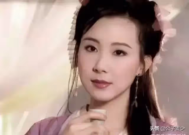 54歲蕭薔官宣新戀情！12段情史皆失敗　身材仍火辣「被嘲不看臉就行」坦然面對