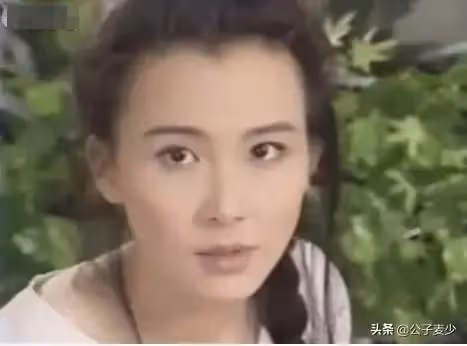 54歲蕭薔官宣新戀情！12段情史皆失敗　身材仍火辣「被嘲不看臉就行」坦然面對