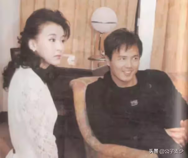 54歲蕭薔官宣新戀情！12段情史皆失敗　身材仍火辣「被嘲不看臉就行」坦然面對