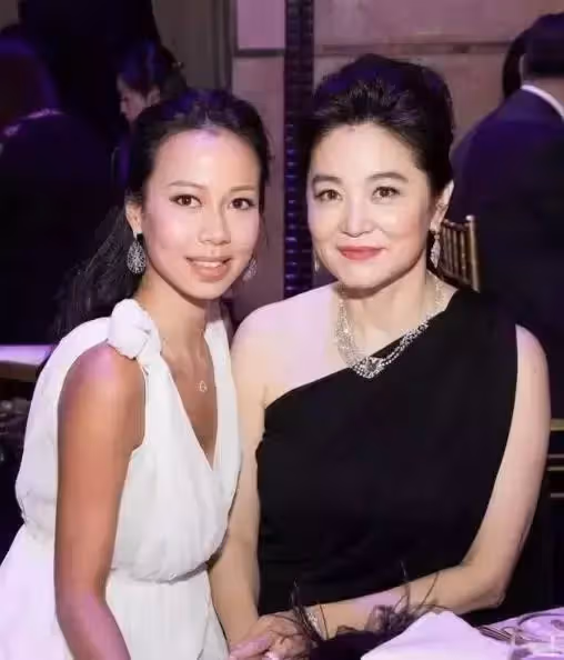甩臉繼母林青霞!富商父再婚生子「親媽4婚4離」 她連生兩胎「甘當未婚媽媽」:父母婚姻影響孩子一生