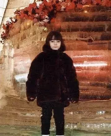 3歲的楊冪，4歲的熱巴，5歲的baby，6歲的趙麗穎，網友：7歲她「變化最大」！