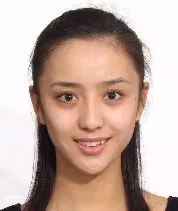 明星素顏證件照曝光：張柏芝清秀，周迅眼神動人，她卻比化了妝還漂亮