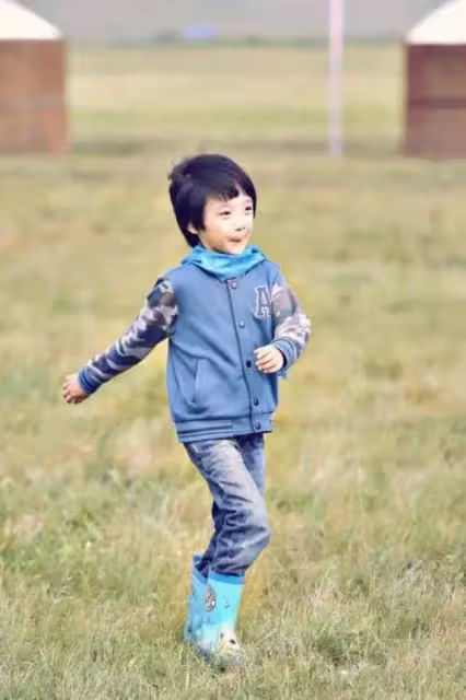 吳鎮宇兒子近照曝光!13歲費曼「五官越長越像爸」暴風抽高 「眼角傷疤超明顯」 網直呼:太心疼