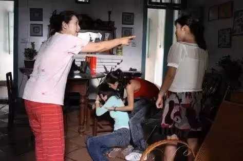 「咋照顧我媽的,良心在哪」大姑姐指責,弟媳三句話懟得啞口無言