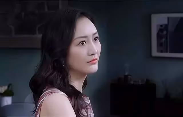 婆婆剛定完AA制,小姑子一家來串門,兒媳拿出租房合同:交錢進門
