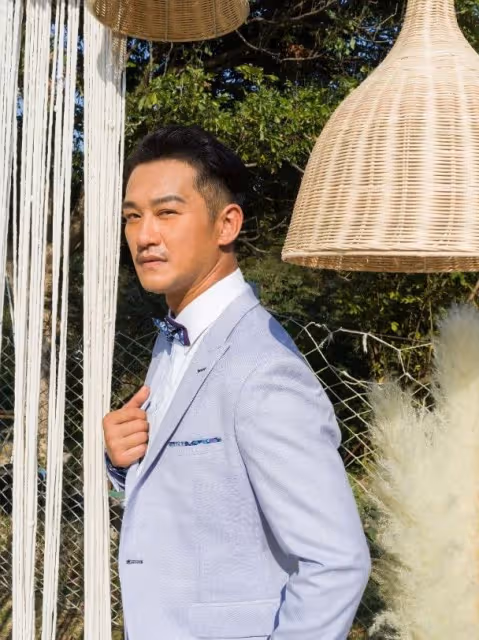 雙喜臨門!38歲男星戀愛半年大婚,靚妻挺3月孕肚連換3套絕美婚紗