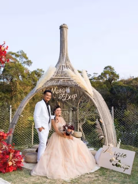 雙喜臨門!38歲男星戀愛半年大婚,靚妻挺3月孕肚連換3套絕美婚紗