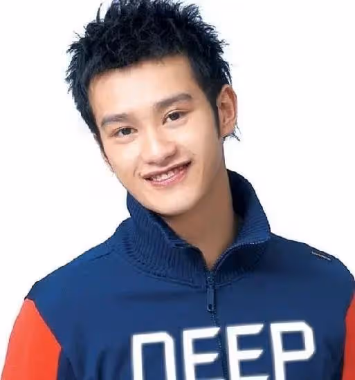 雙喜臨門!38歲男星戀愛半年大婚,靚妻挺3月孕肚連換3套絕美婚紗
