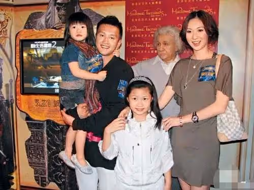 雙喜臨門!38歲男星戀愛半年大婚,靚妻挺3月孕肚連換3套絕美婚紗