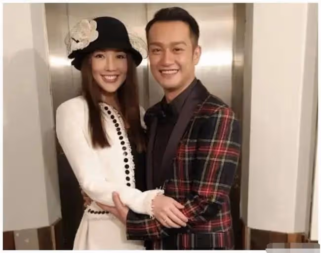 雙喜臨門!38歲男星戀愛半年大婚,靚妻挺3月孕肚連換3套絕美婚紗