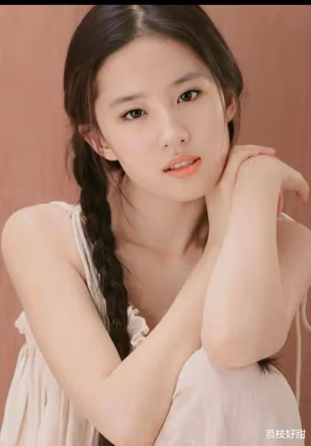 劉亦菲逛街狀態，美女還是美女。