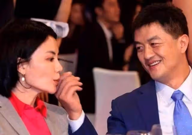 喜事連連:李亞鵬金喜官宣生娃,愛妻比王菲更具煙火氣!