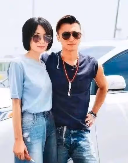 喜事連連:李亞鵬金喜官宣生娃,愛妻比王菲更具煙火氣!