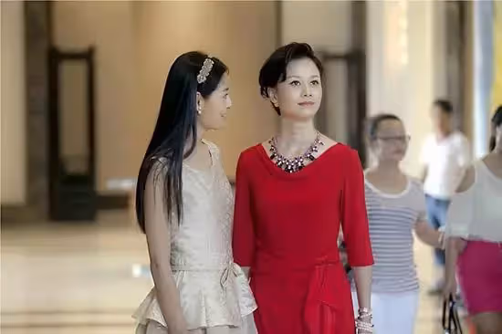 第一次見親家「父親打包剩菜」被女方全家人嘲笑，結賬時經理「一句話」卻把親家母嚇壞了！