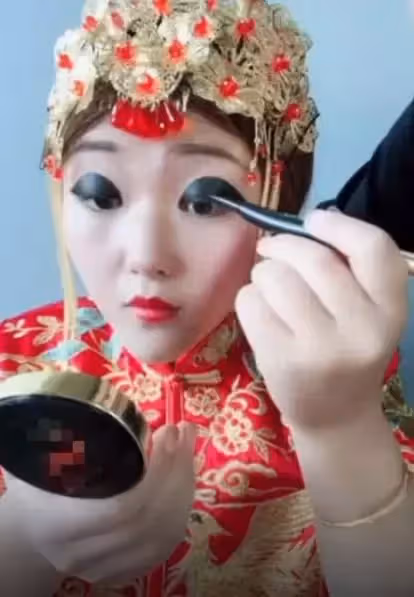 結婚當天!新娘給自己畫「大熊貓眼線」嚇壞眾人 「睜開眼後」反差美網全尖叫:高手中的高手