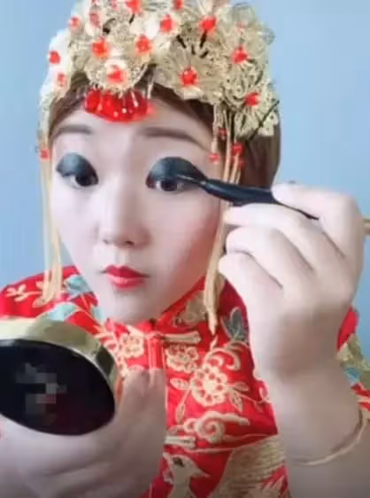 結婚當天!新娘給自己畫「大熊貓眼線」嚇壞眾人 「睜開眼後」反差美網全尖叫:高手中的高手