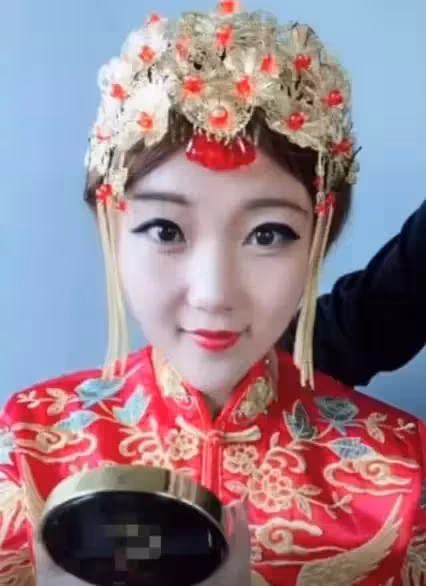 結婚當天!新娘給自己畫「大熊貓眼線」嚇壞眾人 「睜開眼後」反差美網全尖叫:高手中的高手