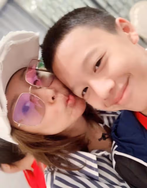 49歲孫悅傷勢變嚴重!宅家不能動渾身痛,曬與富豪老公之子顯帥氣