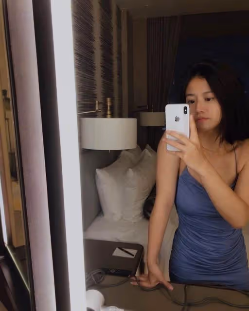 與男友分隔兩地大解放!TVB小生女友曬酒店性感照,盡顯完美身材